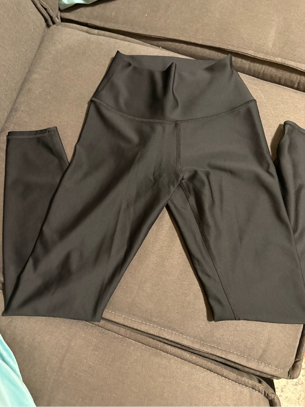 ALO | Yoga Black Airlift 7/8 leggings. XS. Shiny Fabric - Picture 4 of 4